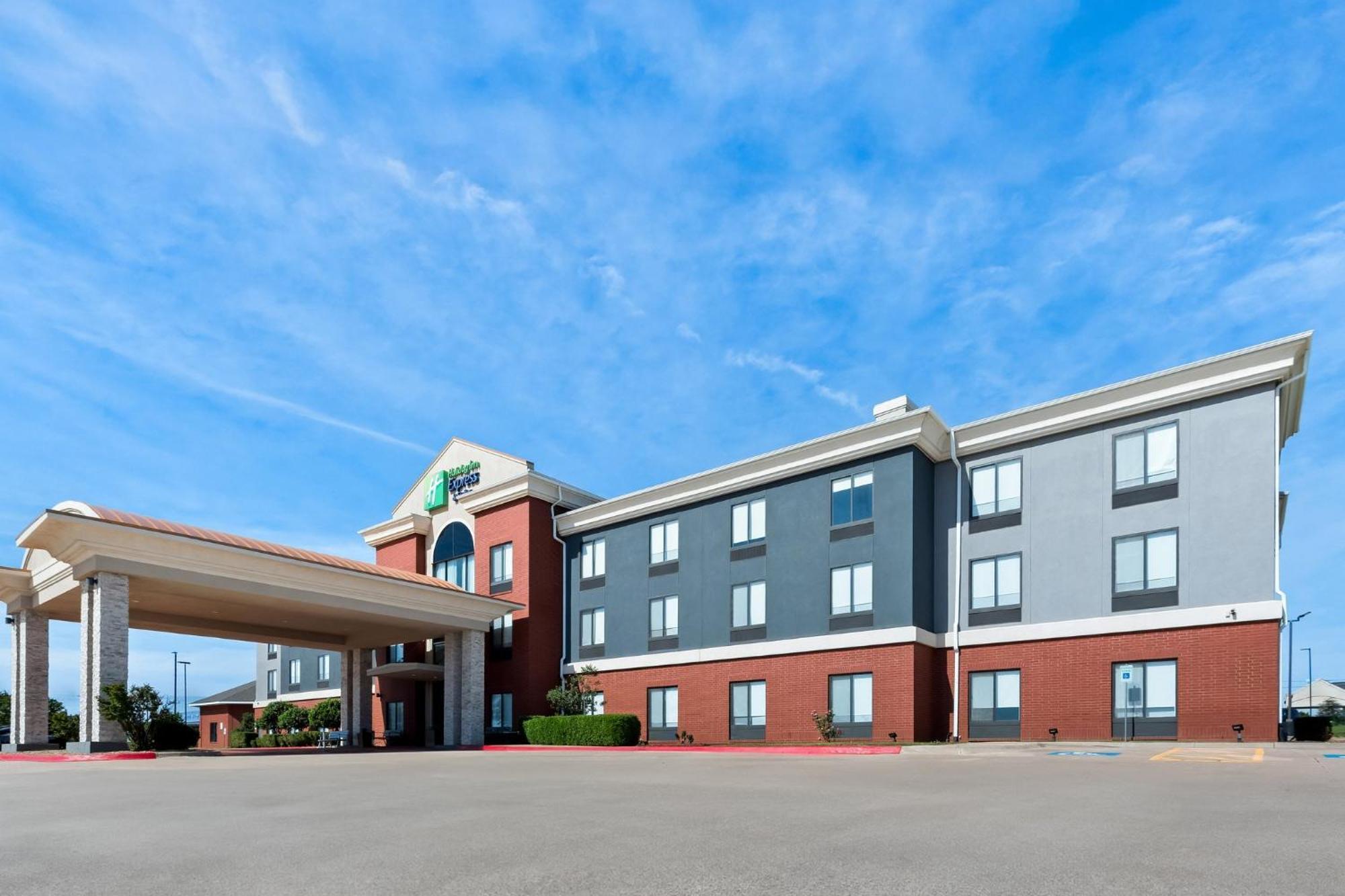 Holiday Inn Express & Suites Perry By Ihg Exterior photo